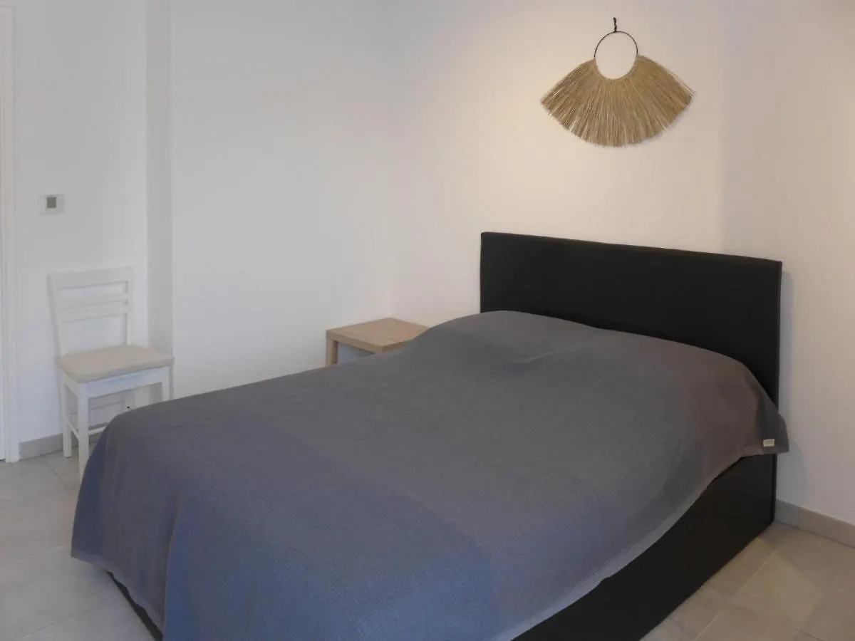 Apartment Les Calanques De Saint Aygulf By Interhome
