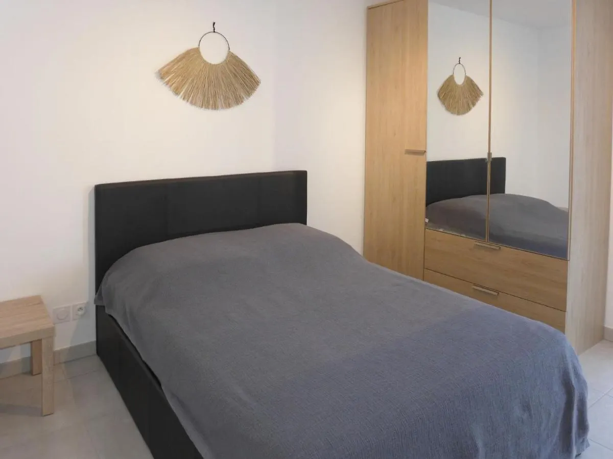 Apartment Les Calanques De Saint Aygulf By Interhome