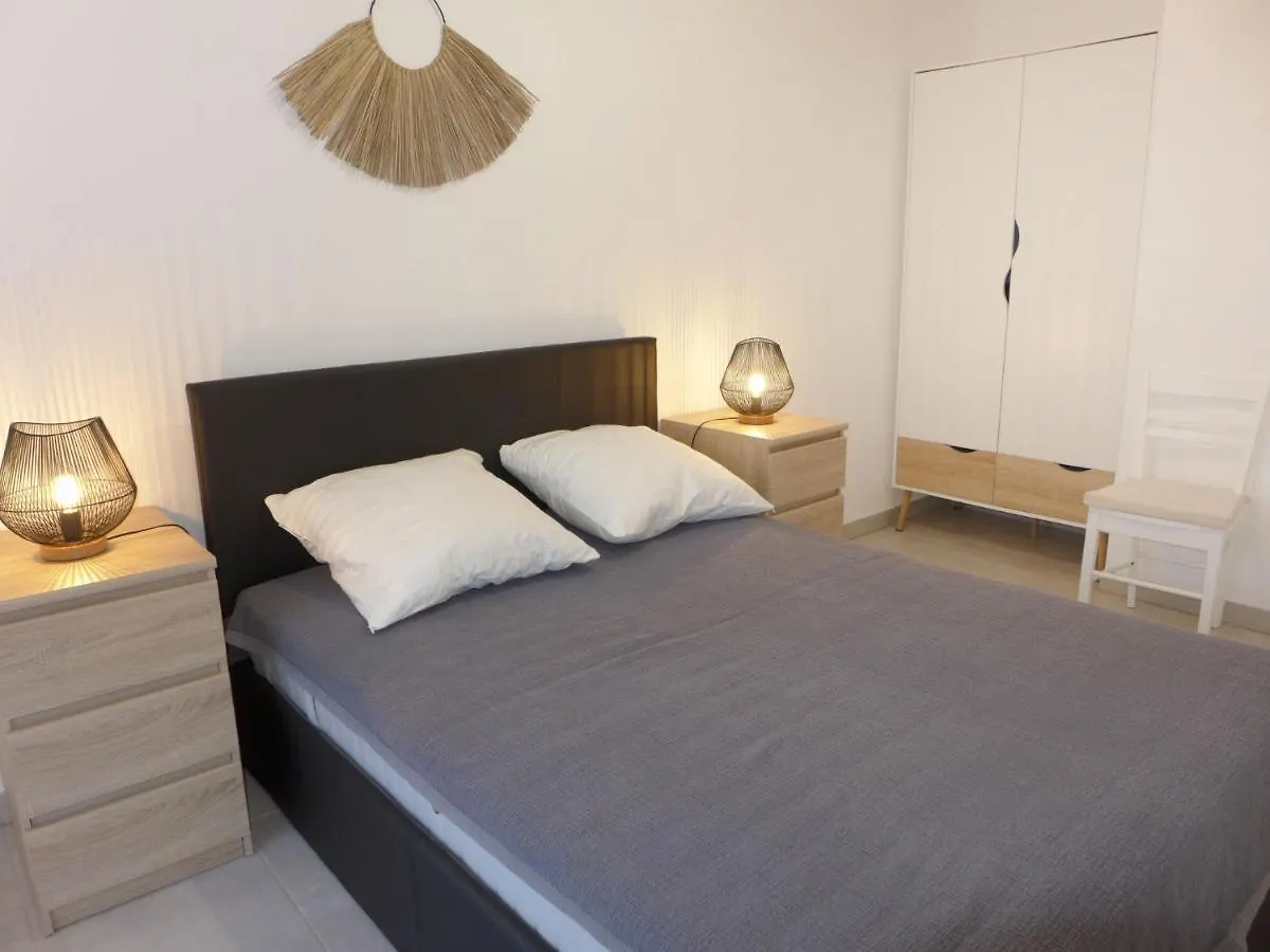 Apartment Les Calanques De Saint Aygulf By Interhome