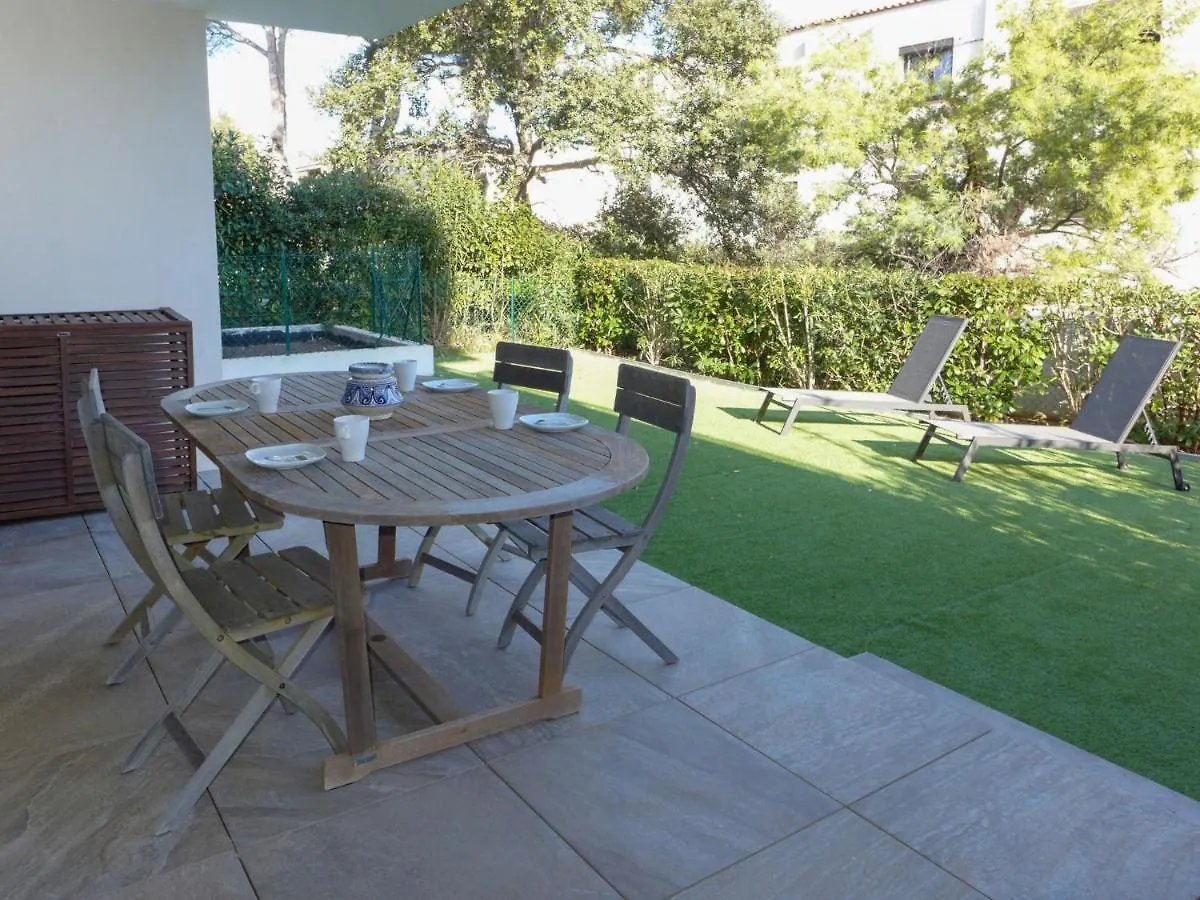 Apartment Les Calanques De Saint Aygulf By Interhome