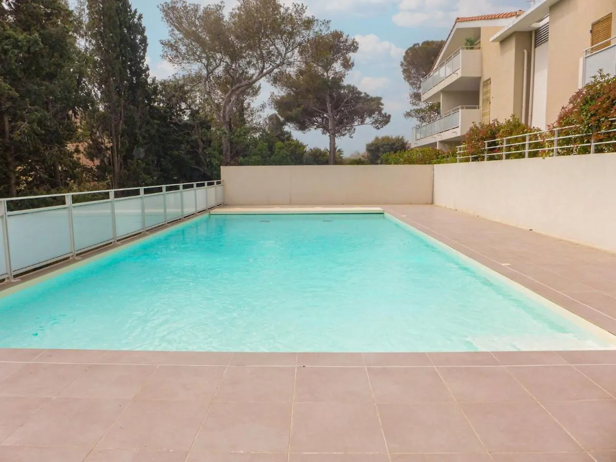 Apartment Les Calanques De Saint Aygulf By Interhome France