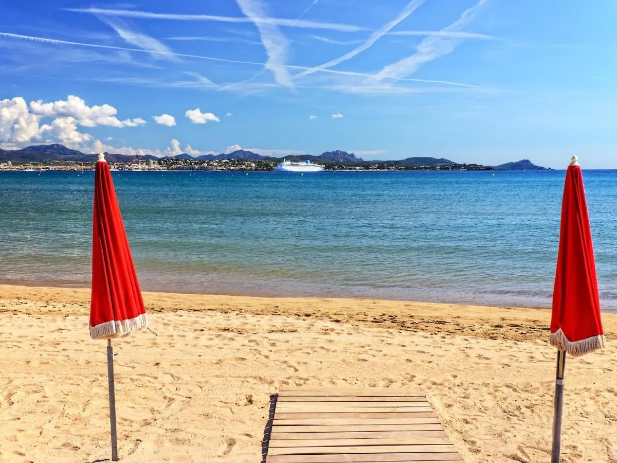 Apartment Les Calanques De Saint Aygulf By Interhome