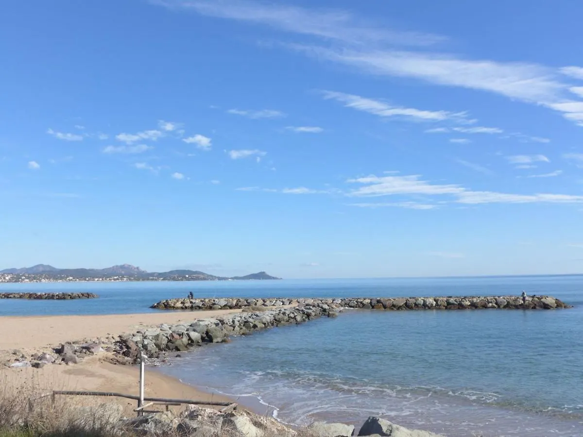 Apartment Les Calanques De Saint Aygulf By Interhome France