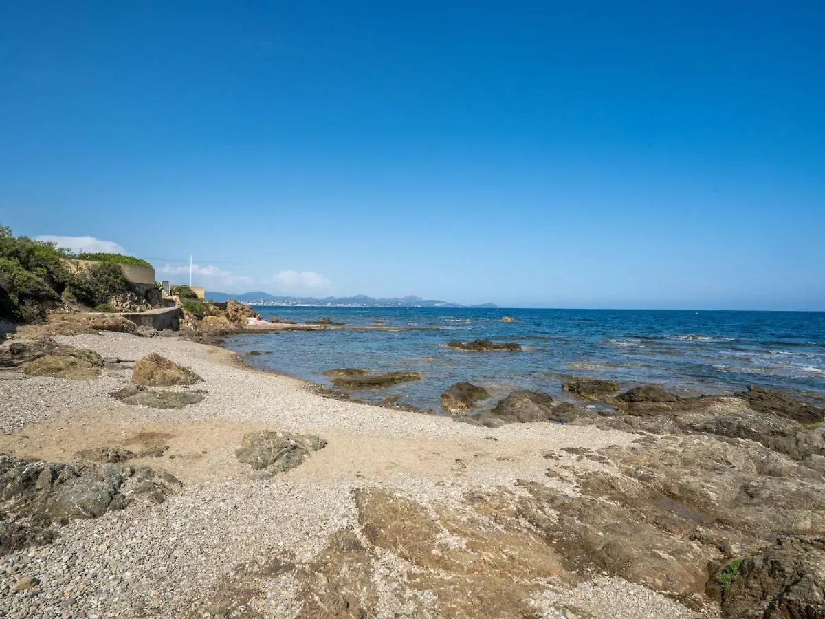 Apartment Les Calanques De Saint Aygulf By Interhome