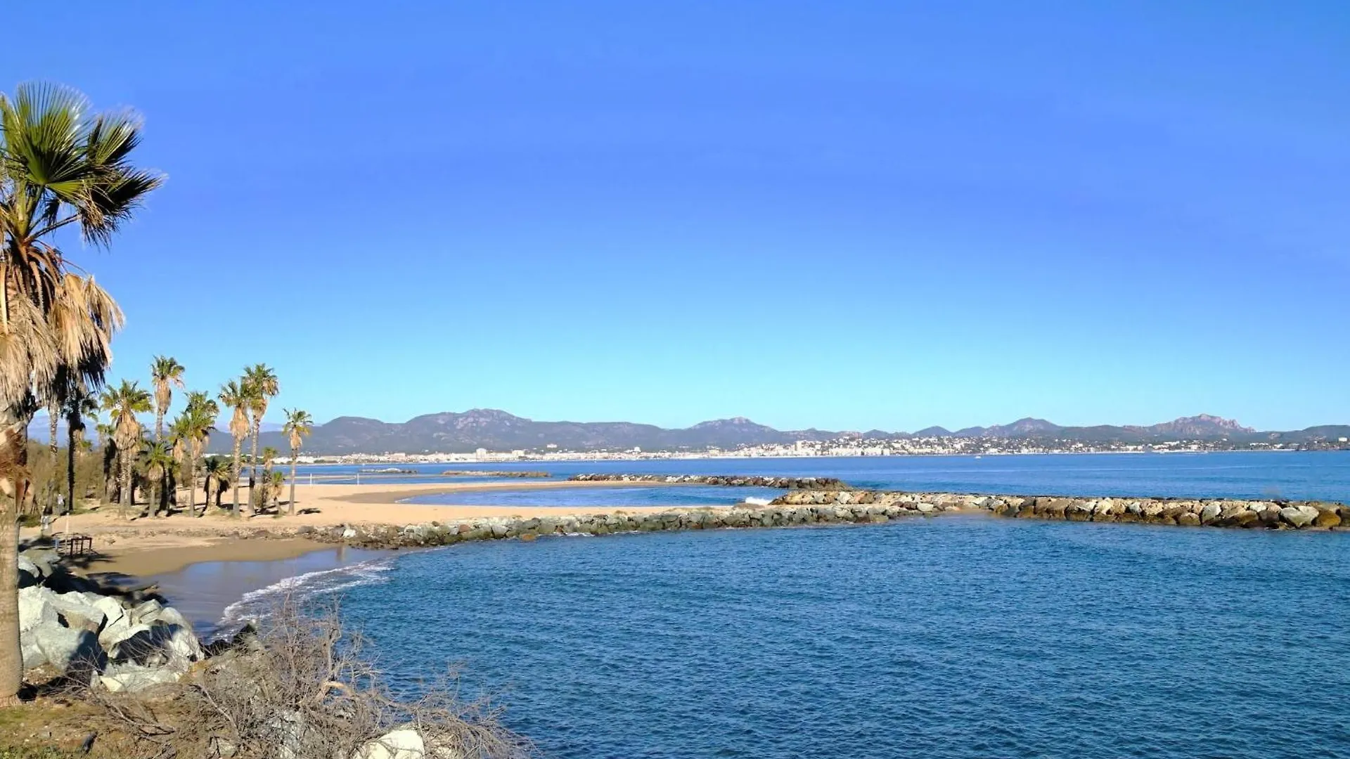 Apartment Les Calanques De Saint Aygulf By Interhome France
