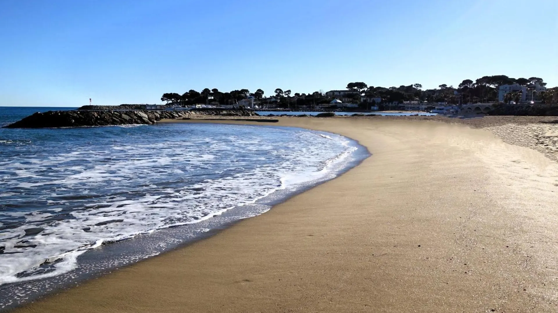 Apartment Les Calanques De Saint Aygulf By Interhome